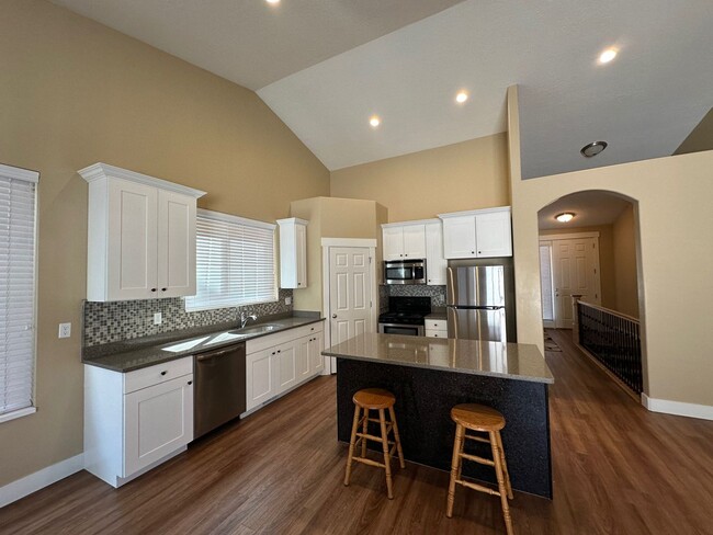 Foto del edificio - Orem Townhome - Hillcrest Neighborhood