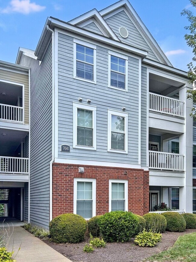 Building Photo - 704 Bristol Village Dr