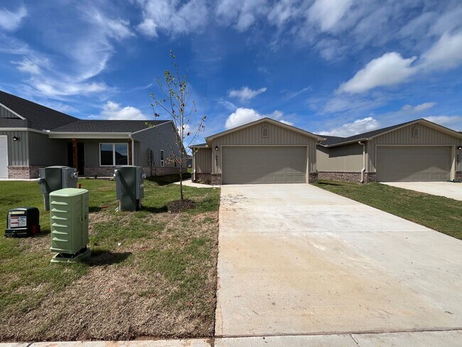 Foto del edificio - *$99 Rent-First TWO Months* BRAND NEW Four Bedroom | Two Bath Home in Bentonville