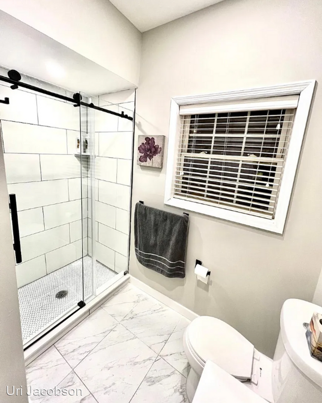 Building Photo - 5 br, 3.5 bath House - 909 N. Burghley Avenue