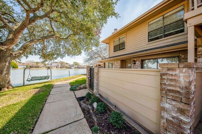 Foto del edificio - 2711 Grants Lake Blvd
