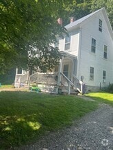 Building Photo - 14 Forest St