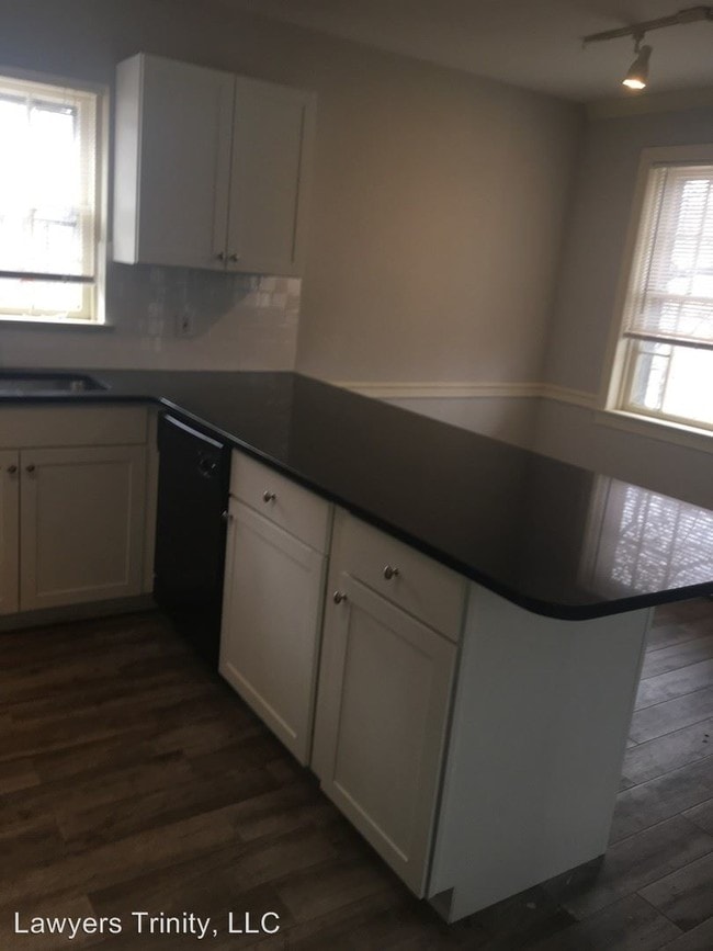 Building Photo - 1050 Trinity Ln