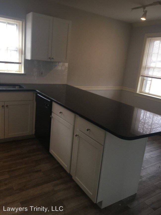 Foto del edificio - 1050 Trinity Ln