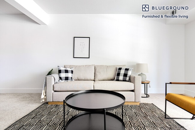 Building Photo - 350 Sharon Park Dr