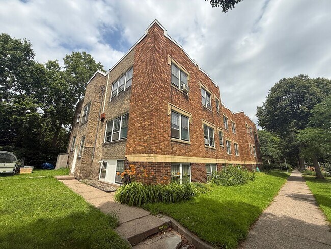 Foto del edificio - The Elmroe Apartments