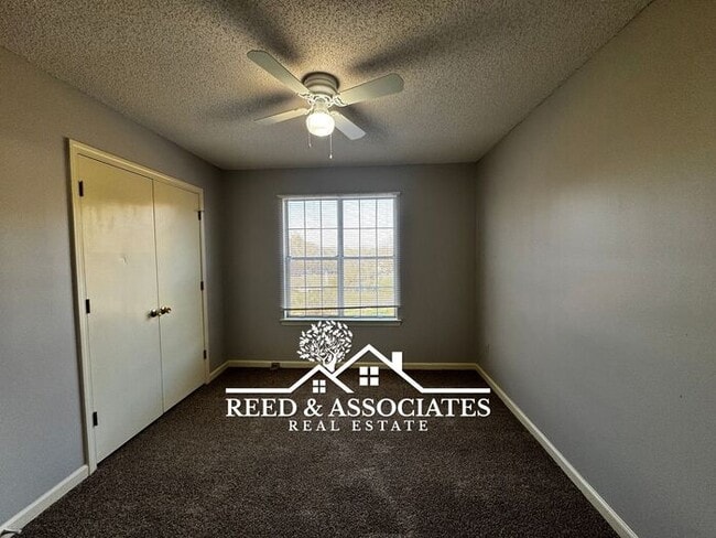 Foto del edificio - 2 Bedroom Town Home Located in Quiet Bartlett Neighborhood!