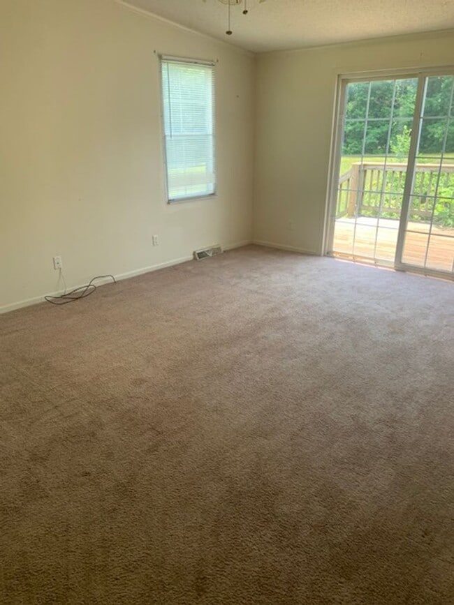 Building Photo - Single Family