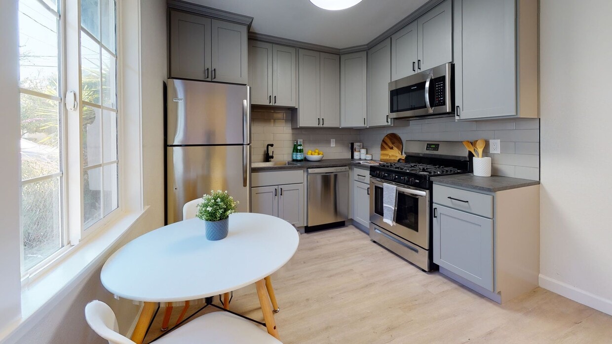 Foto principal - 871 Coolidge Ave