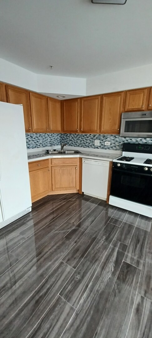 Building Photo - 2411 Dickens Dr
