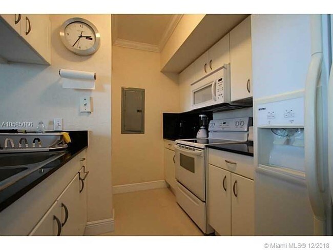 Foto del edificio - BAYVIEW CONDO