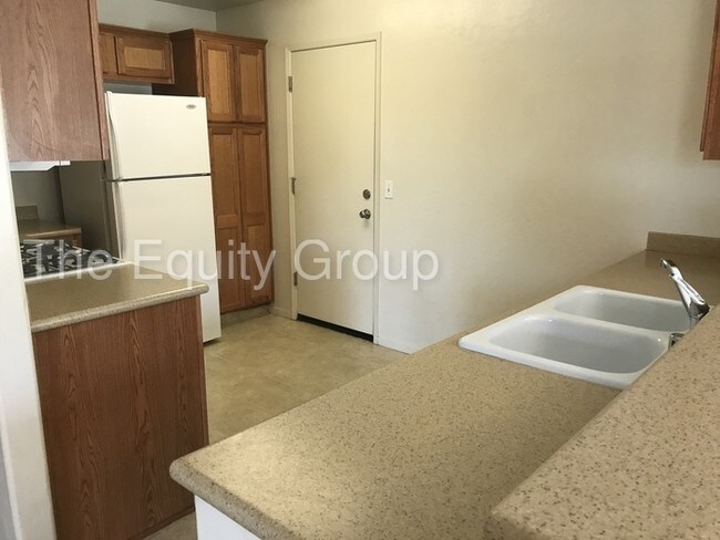 Building Photo - 1606 Paseo Del Lago