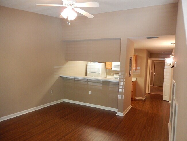 Foto del edificio - 591 Fulton Rd