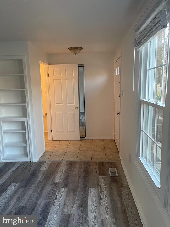 Building Photo - 5307 Avalon Pl