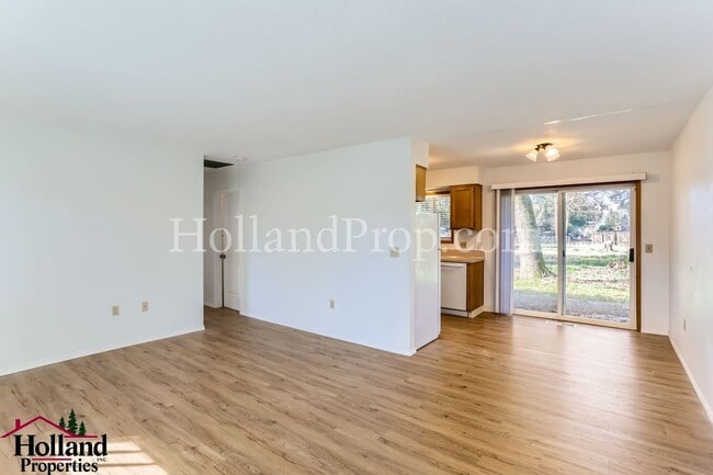 Building Photo - ** NEW PRICE ** - Beautiful 2-Bed Home wit...
