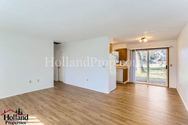 Building Photo - Beautiful 2-Bed Home with Spacious Patio i...