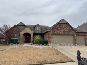 Building Photo - 2016 E 135th St S