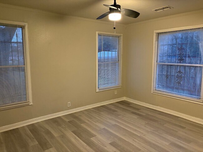 Foto del edificio - 3150 Roberts Ave