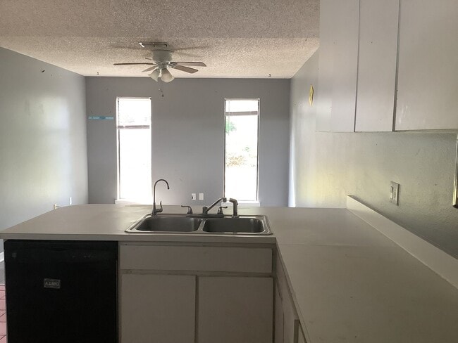 Foto del edificio - Three Bedroom Two Bath Home in N Lakeland