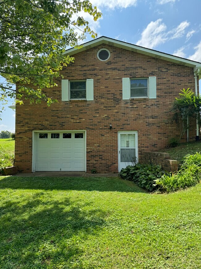 Foto del edificio - 308 Norton Rd