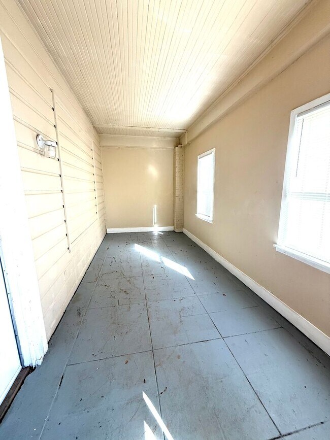 Foto del edificio - ** 2 Bed 2 bath located close to downtown ** Call 334-366-9198 to schedule a self tour