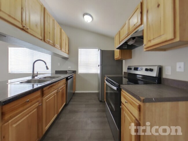 Building Photo - 1010 W Blackhawk Dr