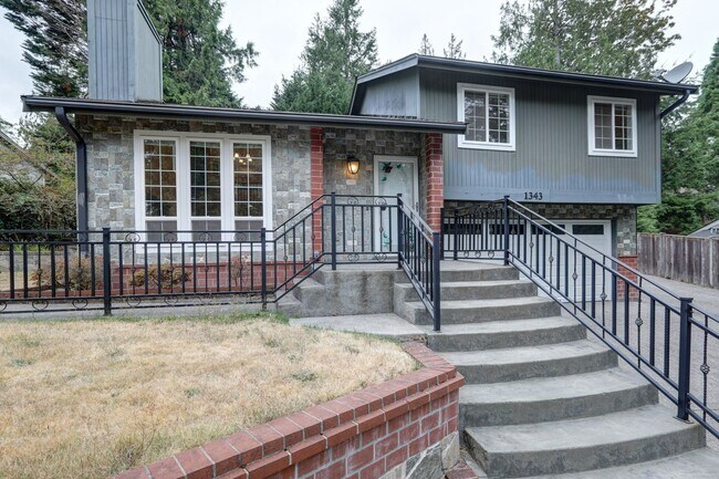 Foto del edificio - Stunning 3BR 1.75 BA Sammamish Home.  Rece...