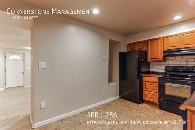Building Photo - Newly Renovated 3BR 1Bath Townhouse - Priv...