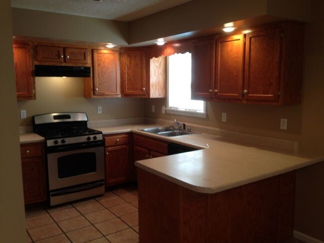 Building Photo - Sapcious Executive Home in a PRIME Location!