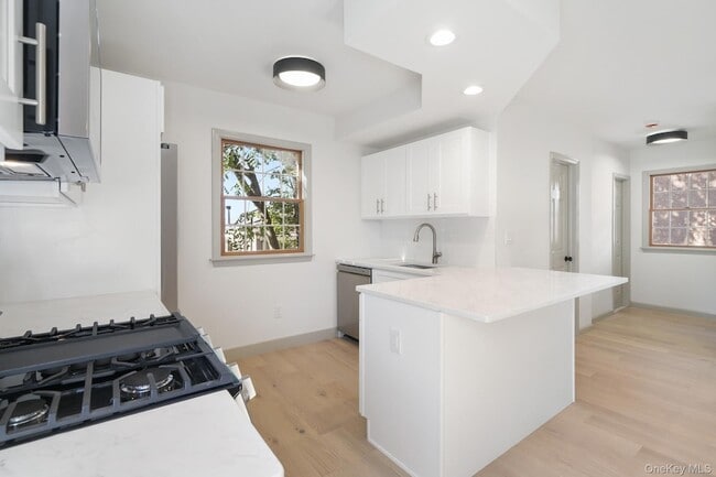 Building Photo - 7 N Dearman St