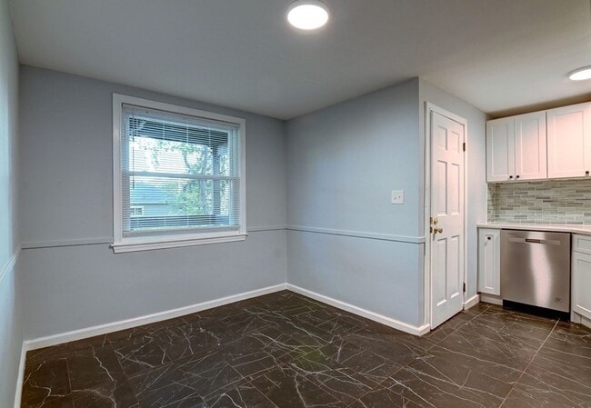 Building Photo - 17 Langley Cir
