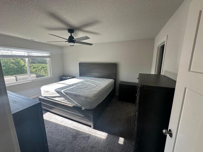 Foto del edificio - 2709 NW Hill Rd