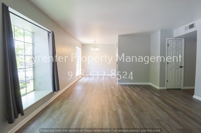 Building Photo - 2 Bed | 1 Bath Condo in Central Tulsa!