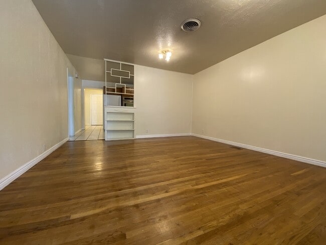 Foto del edificio - 319 E Kensington Ave