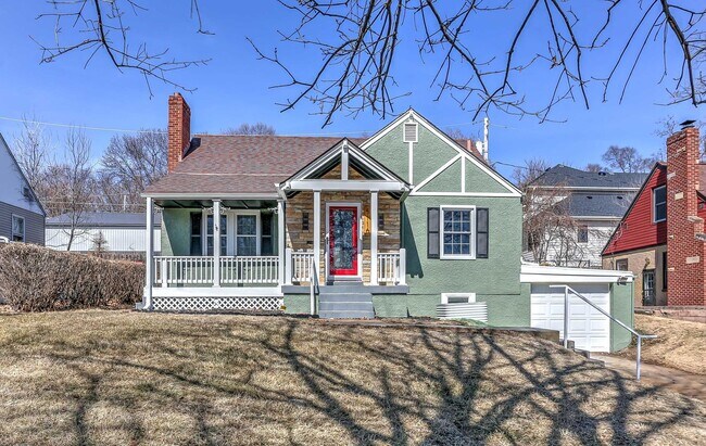 Building Photo - Amazing Aksarben Home