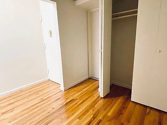 Building Photo - 433 W 45th St