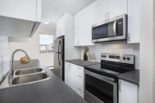 Photo du bâtiment - 318, 332 & 352 Patricia Avenue