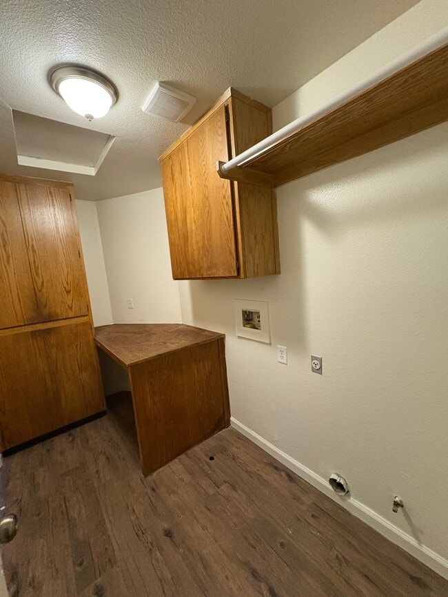 Building Photo - Cute SW Visalia home in a great school dis...