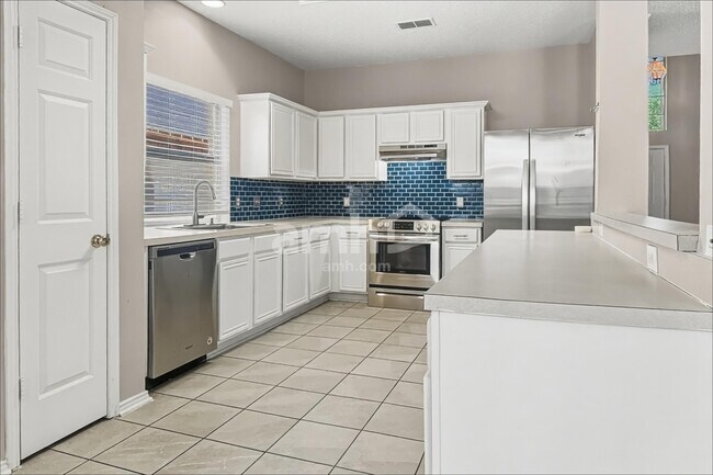 Foto del edificio - 7808 Orland Park Cir
