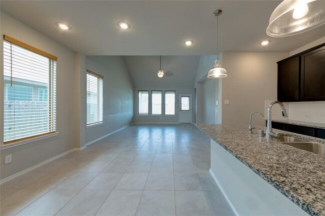 Building Photo - 12355 Summerbrook Dr