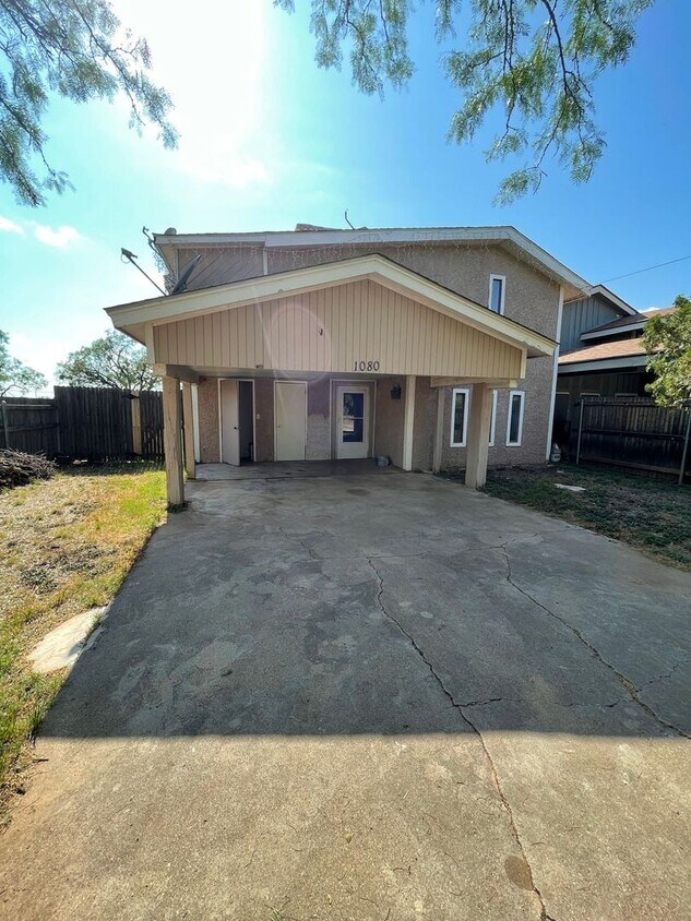 Primary Photo - Spacious & Affordable Home for Lease on Go...