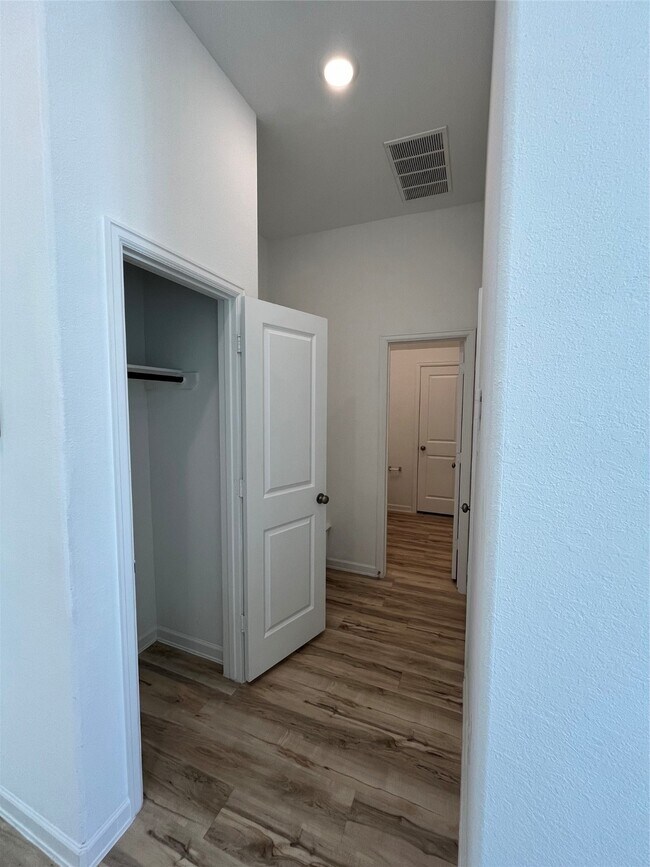 Building Photo - 10646 Cabot Trl