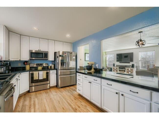 Building Photo - 10922 Forest Cir