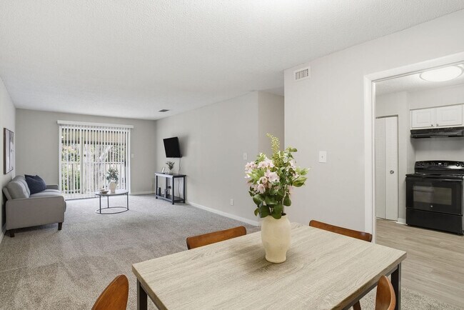 Building Photo - 3360 Fairway Oaks Dr