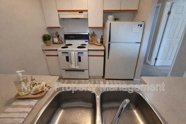 Photo du bâtiment - 11045-11123 123 St NW