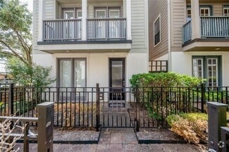 Building Photo - 3249 Maxroy St