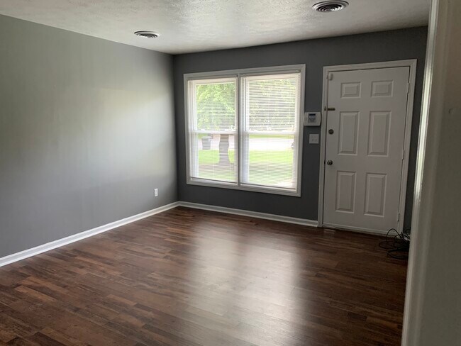 Living room - 3718 Creekside Ct
