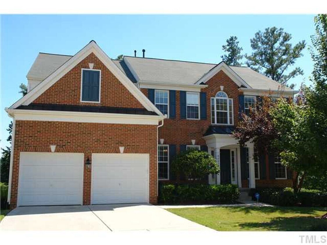 Primary Photo - 6-bedroom, 4.5-bathroom home located in th...