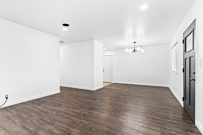 Building Photo - Renovated Hayward Home: Central AC, Garage, and Modern Upgrades