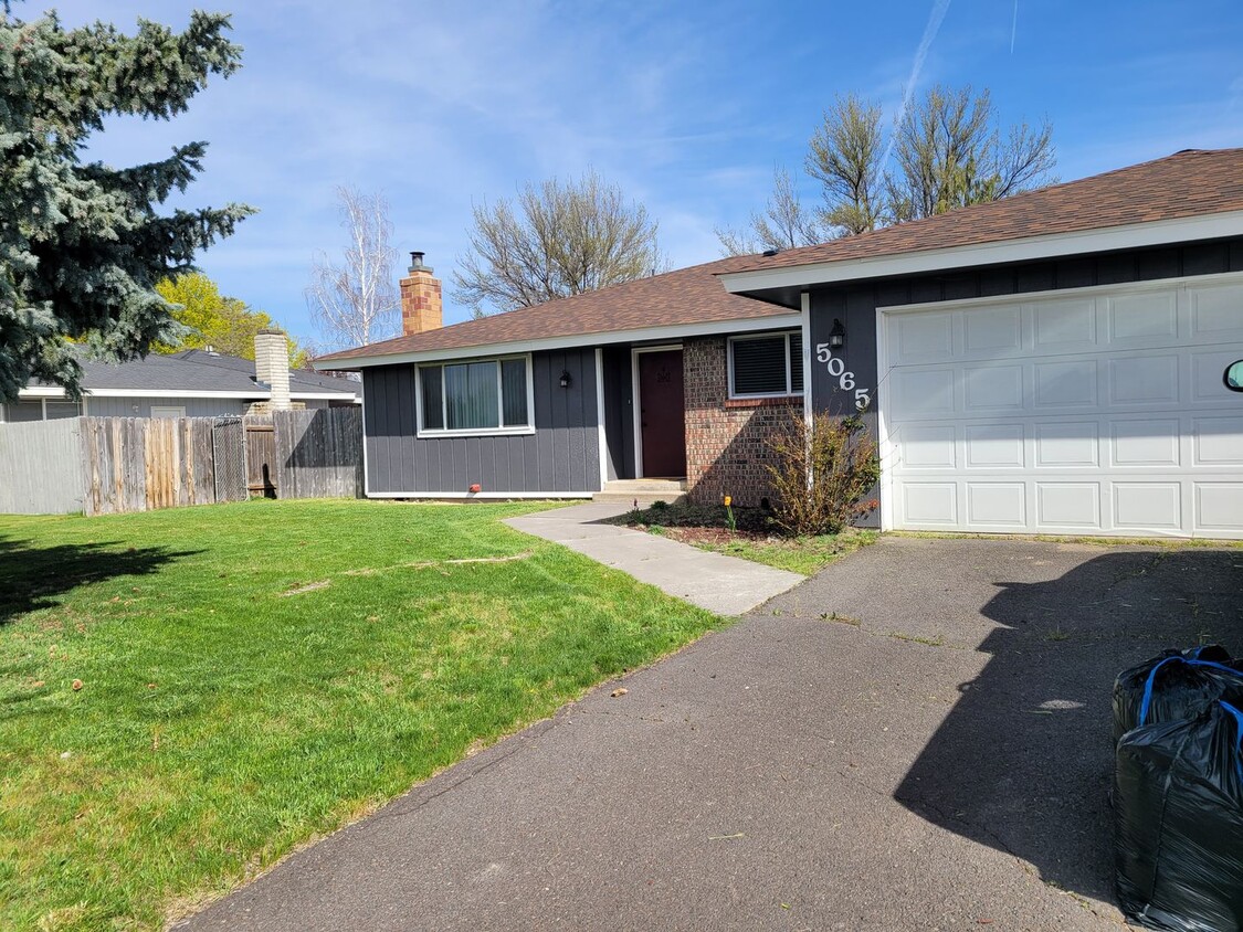 Foto principal - 3 bedrooms 2 bath